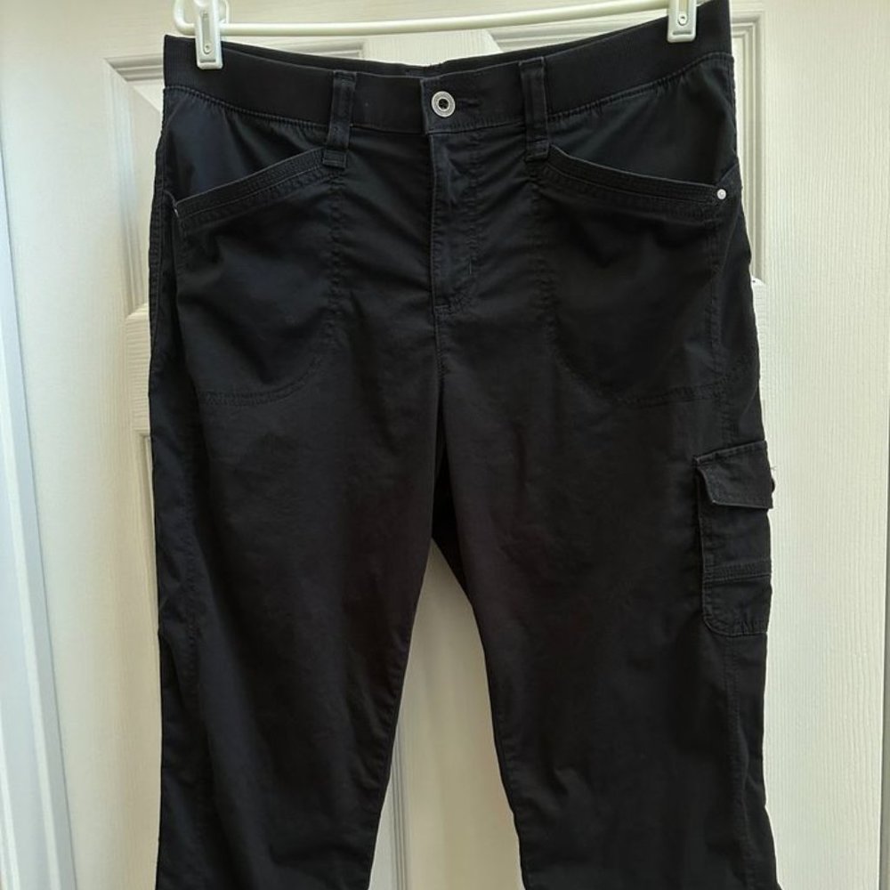 Lee Women's Black Cargo Capris with Adjustable Cuffs Size 12M